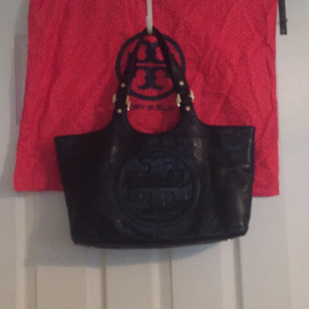 Tory Burch Bombe Tote in Black